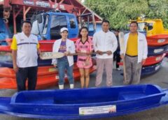 #เดย์ไทม์นิวส์ออนไลน์  อยุธยา – นายกเทศบาลนครอยุธยาส่งผู้บริหาร สท.ลงพื้นที่ช่วยเหลือประชาชน พร้อมเปิดศูนย์อำนวยการเฉพาะกิจช่วยเหลือผู้ประสบอุทกภัยประสานงานรัฐช่วยเหลือชาวบ้าน ณ วัดศาลาปูนวรวิหาร